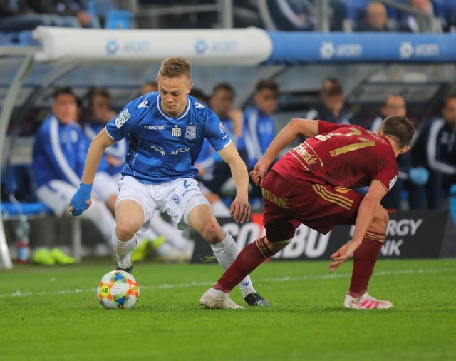 W ostatnich dwóch sezonach Lech Poznań w przerwach na mecze reprezentacji musi sobie radzić bez kilku kluczowych piłkarzy. Nawet jeśli selekcjoner Jerzy Brzęczek nie korzysta z ich usług, to robią to trenerzy młodzieżowych reprezentacji. Regularnie powołania do pierwszej reprezentacji Danii otrzymuje też Christian Gytkjaer. Postanowiliśmy więc sprawdzić jaki wpływ na postawę Kolejorza mają przerwy w kalendarzu rozgrywek ekstraklasy.Czytaj dalej -->