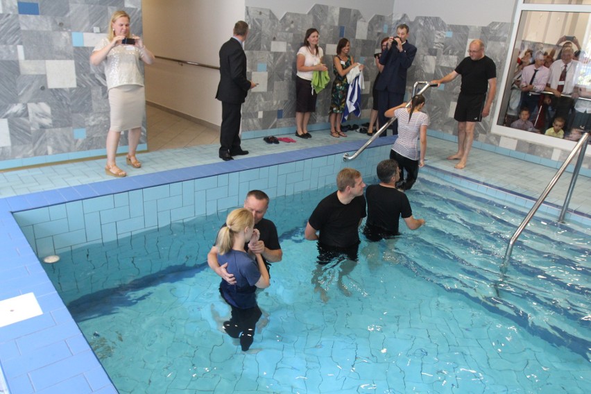 Kongres Świadków Jehowy w Sosnowcu: dzień drugi - chrzest...