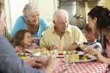 Pomysł na obiad dla babci i dziadka: klasyczny, delikatny gulasz z karczku wieprzowego [PRZEPIS]
