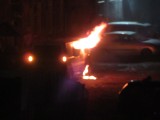 Pożar we Wrocławiu. W nocy blisko mieszkań płonął samochód [ZDJĘCIA]
