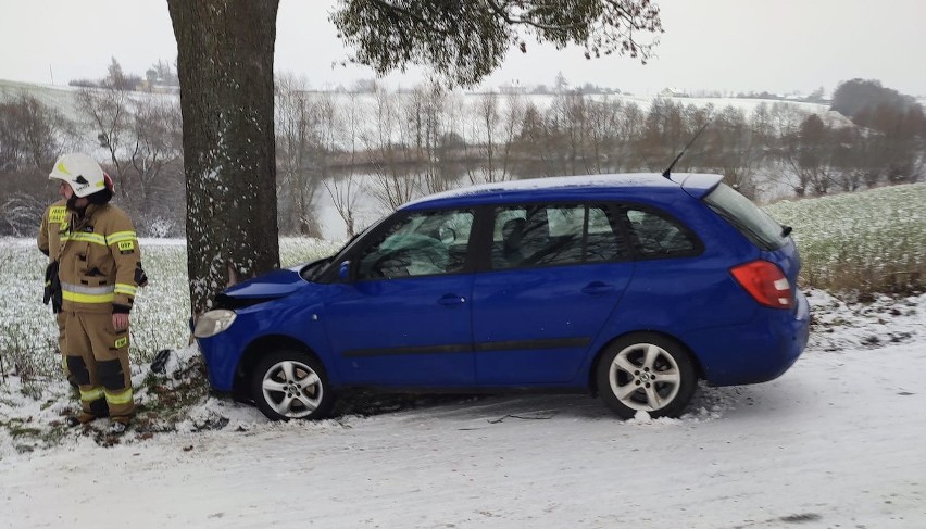 Wypadek w Annowie pod Grudziądzem. Samochód uderzył w...