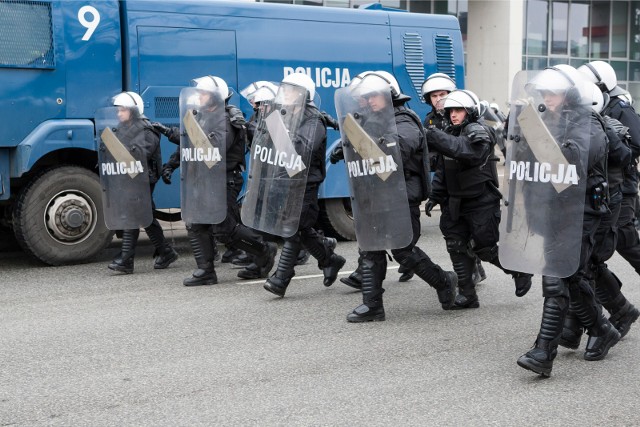 W trakcie meczu Karpat Krosno i JKS Jarosław do akcji musiała wkroczyć policja.