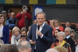 Donald Tusk w Częstochowie obiecał 1500 zł "babciowego". Zareagowała minister Maląg