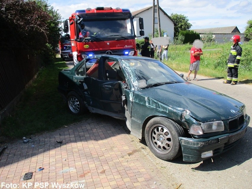 Wypadek w Jackowie Dolnym. Wypadł z drogi, uderzył w ogrodzenie