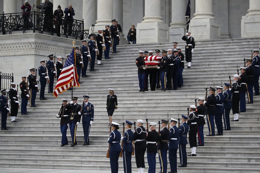 Pogrzeb George'a Busha seniora [ZDJĘCIA] 41. prezydenta USA...