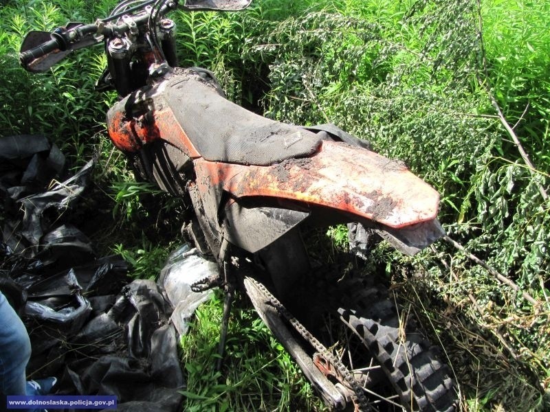 Znaleźli motocykl zakopany pod Wałbrzychem