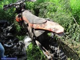 Znaleźli motocykl zakopany pod Wałbrzychem