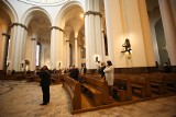 Niedzielne msze św. w Katowicach, Sosnowcu, Rybniku. Z limitem miejsc i maseczkami z powodu koronawirusa