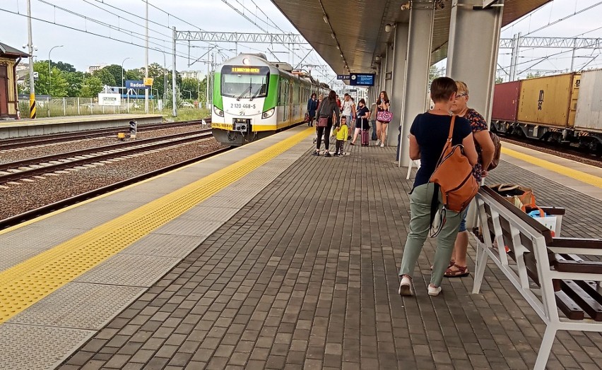 Opóźnienia i zamieszanie na kolei w Radomiu. Pasażerowie pociągów wciąż muszą szykować się na utrudnienia