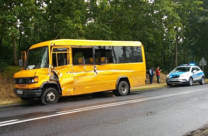 Pod Brodnicą ciężarówka zderzyła się z autobusem. Są poszkodowani!