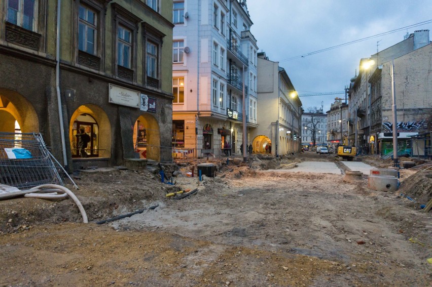 Kraków. Problemy z przebudową ulicy Krakowskiej. Tramwaje na razie nie pojadą ulicą Stradomską [ZDJĘCIA]