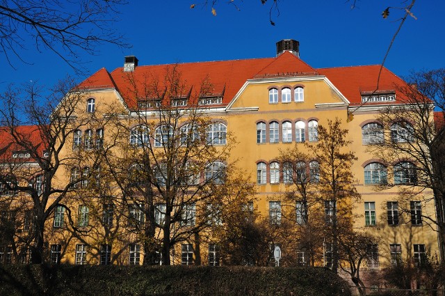 Na Uniwersytecie Ekonomicznym we Wrocławiu na studiach stacjonarnych i niestacjonarnych kształci się 12.600 studentów.