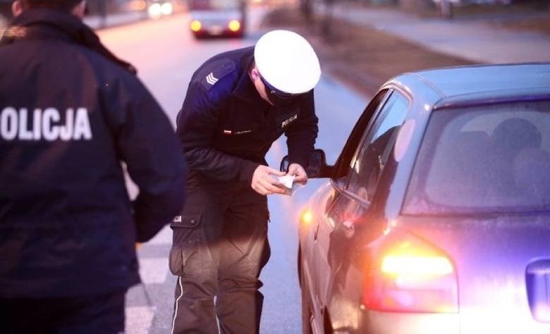 Gmina Goworowo. Policja zatrzymała pijanego na skuterze. Jechał środkiem drogi i bez świateł! 26.10.2020