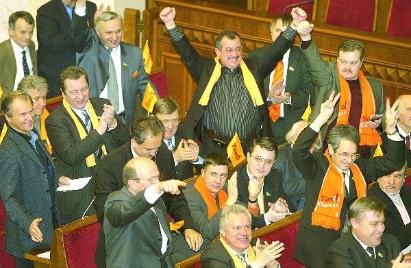 Fot. afp/fotorzepa Parlament nie zawiódł. Zdecydowanie powiedział, że druga  tura wyborów prezydenckich została sfałszowana.