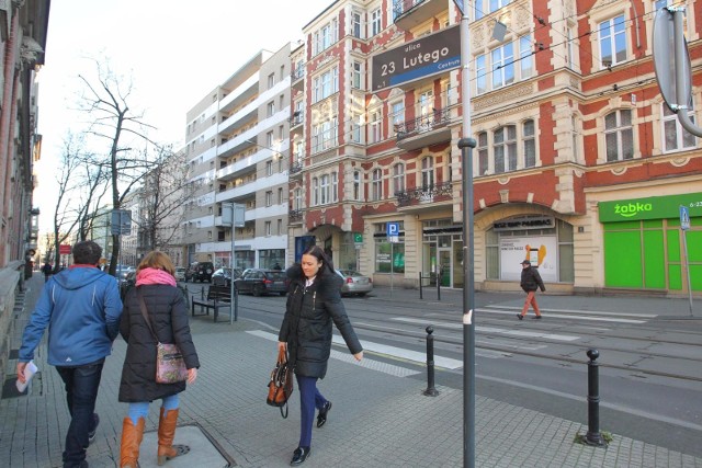 Wkrótce drogowcy zmienią tabliczki z nazwą ulicy.