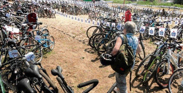 Wielki parking dla rowerów robił wrażenie podczas Małopolskiego Zlotu Gwiaździstego w Zielonkach 
