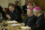 Sondaż: Polacy chcą dymisji Episkopatu. Po filmie Tomasza Sekielskiego "Tylko nie mów nikomu" spadło zaufanie do Kościoła