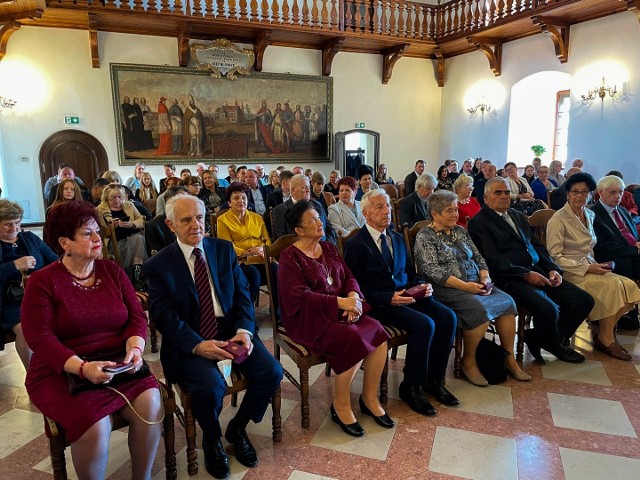 Podczas uroczystości w Zamku Królewskim uhonorowano 20 małżeństw z 50-letnim stażem z gminy Niepołomice