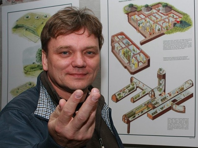 - To schemat jednego z bunkrów MRU - mówi Robert Jurga, który jest autorem prac prezentowanych w bunkrze w Pniewie koło Międzyrzecza.