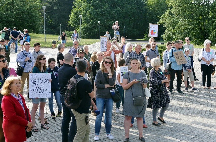 Puszcza to nie towar! Protest w obronie Puszczy Bukowej [zdjęcia, wideo]