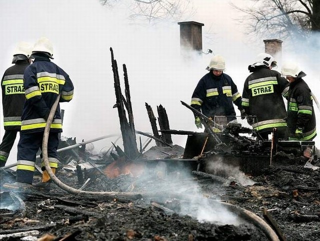 Strażacy długo przeczesywali zgliszcza