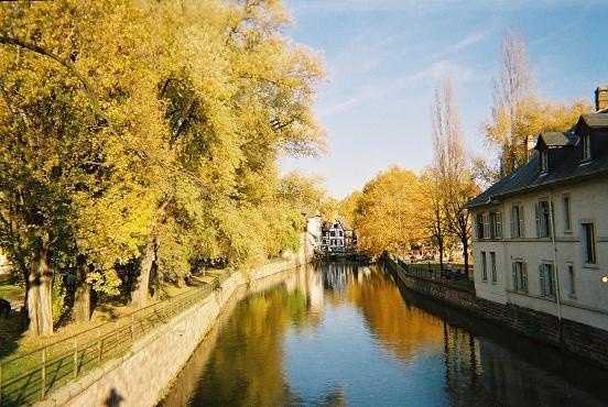 Strasburg jest stolicą i glównym ośrodkiem gospodarczym...