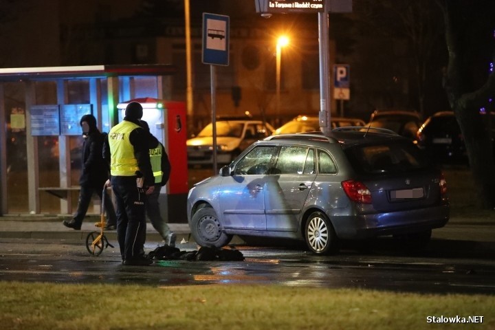 Wypadek w Stalowej Woli. Potrącony przez samochód 29-letni rowerzysta jest ciężko ranny (ZDJĘCIA)