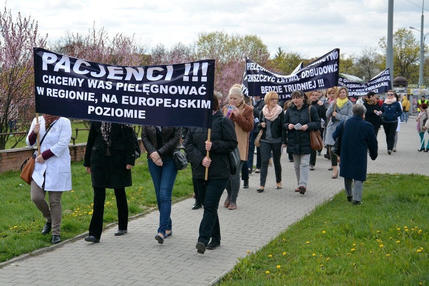 Lubelskie pielęgniarki protestowały pod szpitalami (FOTO, WIDEO)