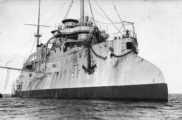 Pierwszy polski krążownik ORP „Bałtyk” przez kilkanaście lat stał zacumowany w Gdyni