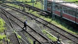 Na szlaku kolejowym Wyczerpy – Częstochowa Osobowa doszło do potrącenia osoby przez pociąg towarowy na przejściu. Nie żyje kobieta