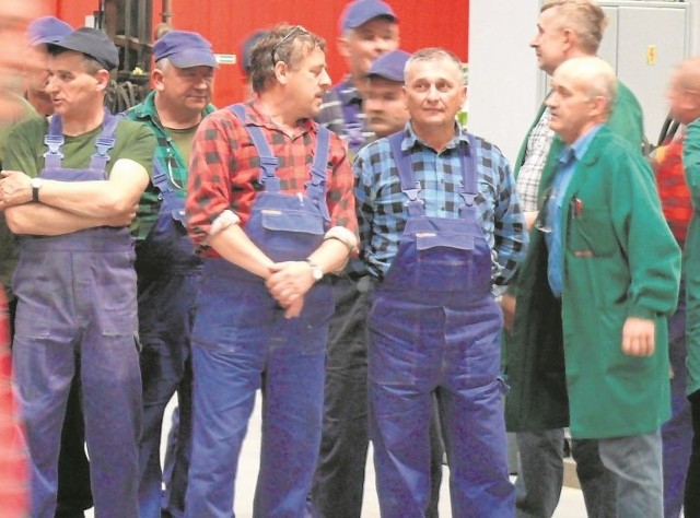 Pracownicy Huty Stalowa Wola zgodzili się po raz kolejny na wyrzeczenia socjalne, aby przetrwać czas ograniczenia produkcji i ruszyć z kopyta w sierpniu z pełną produkcją.