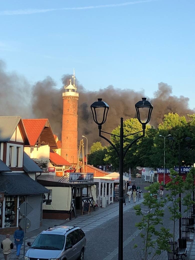 Całą noc trwało gaszenie pożaru, który wybuchł na terenie...