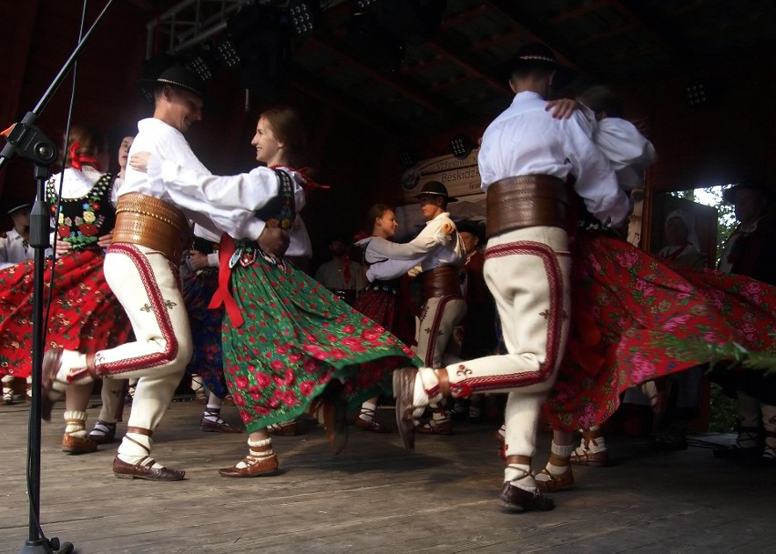 Odkryj Beskid Wyspowy. W sobotni wieczór wspięli się na Ćwilin, a w niedzielny poranek pokonali Łopusze Wschodnie