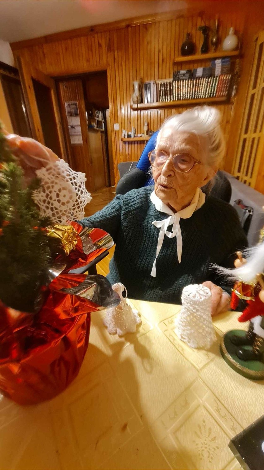 106-letnia pani Aurelia Liwińska z Torunia uwielbia święta...