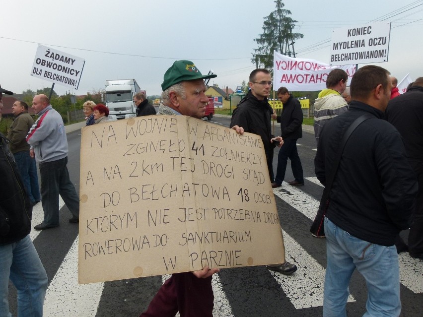 Bełchatów: mieszkańcy zablokowali drogę krajową nr 8 [ZDJĘCIA]