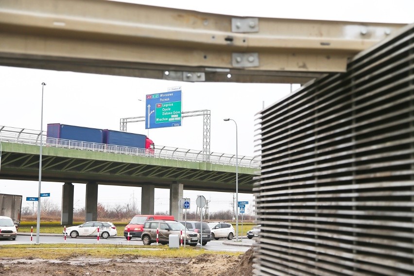 Nietypowa kaplica na Żernikach. Składa się z barier energochłonnych [FOTO] 