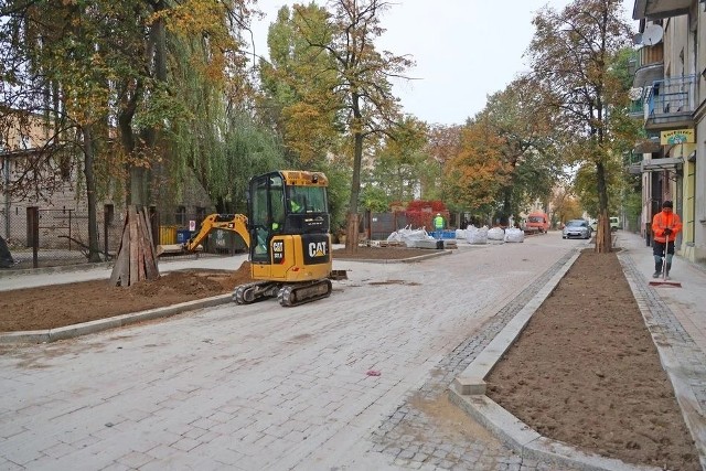 Prace na ul. Lipowej dobiegają końca. Ma tu być zielono i przyjemnie, pojawią się też, jak nazwa ulicy wskazuje, lipy.