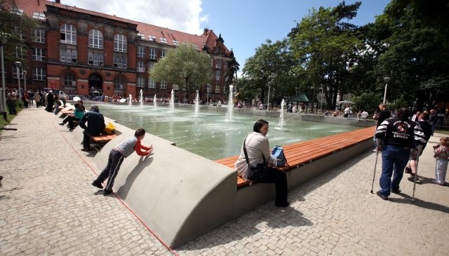 Na mieszkańcach plac zrobił ogromne wrażenie. Kilkadziesiąt minut przed uroczystym otwarciem miejsce wypełniło się rodzicami z dziećmi.