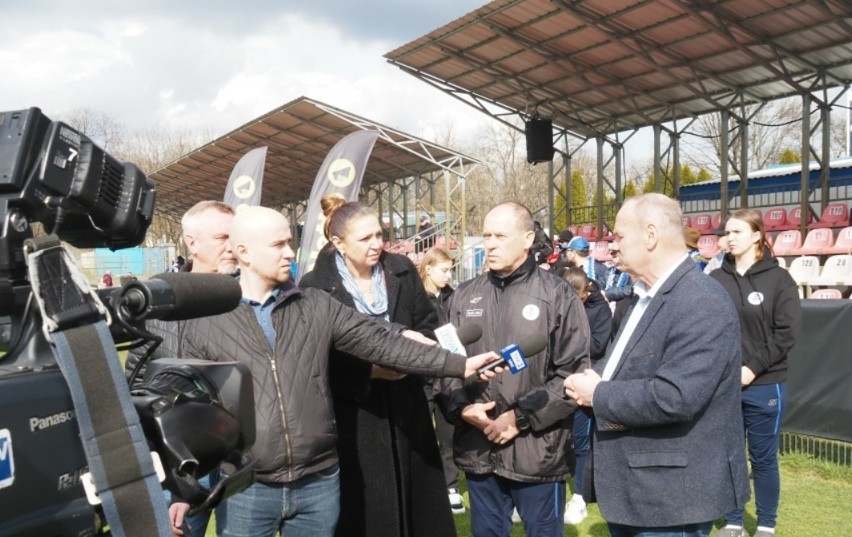 Piłkarki nożne UKS SMS Łódź wywalczyły trzy punkty 