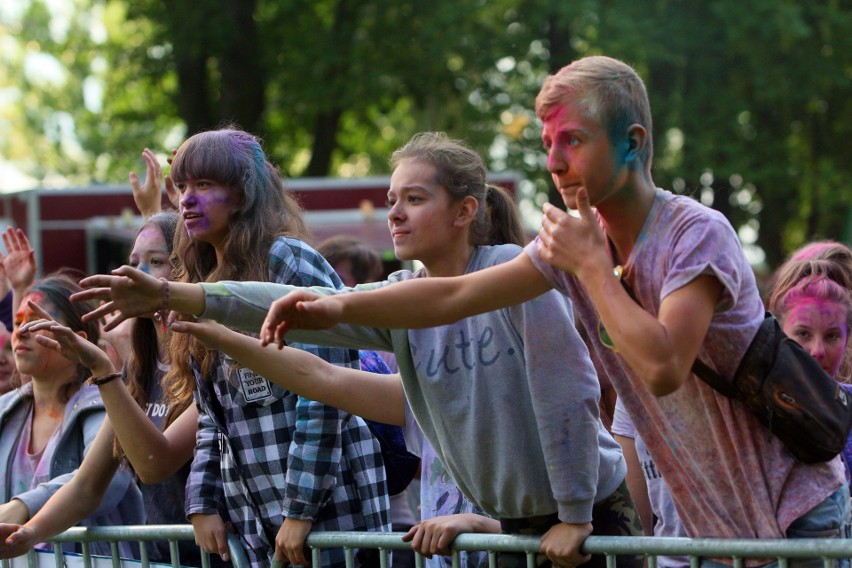 Holi Festiwal w Lublinie, czyli bardzo kolorowo nad Zalewem Zemborzyckim [ZDJĘCIA]