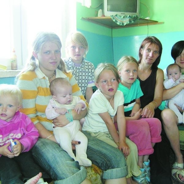 To nie są wszystkie dzieci pani Anny i Stanisława Zielińskich. Część z nich wyjechała na wakacje.