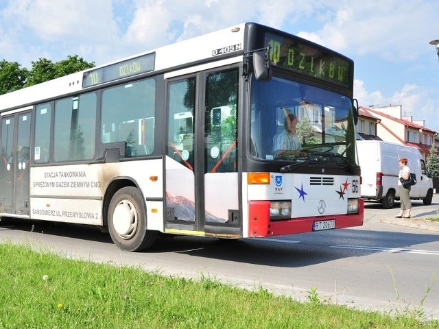 W trakcie trwania przebudowy dwóch skrzyżowań w centrum Tarnobrzega autobusy linii numer 10 kursowały inną trasą.