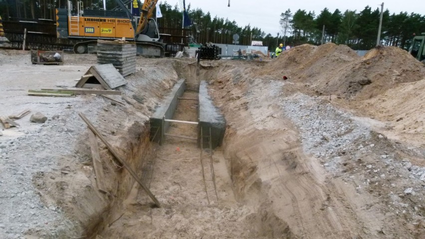 Budowa tunelu w Świnoujściu. Trwa przygotowanie komory startowej dla maszyny TBM. Zobacz zdjęcia