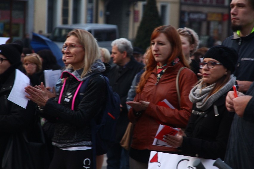 Drugi czarny protest w Rybniku - panie demonstrowały na rynku