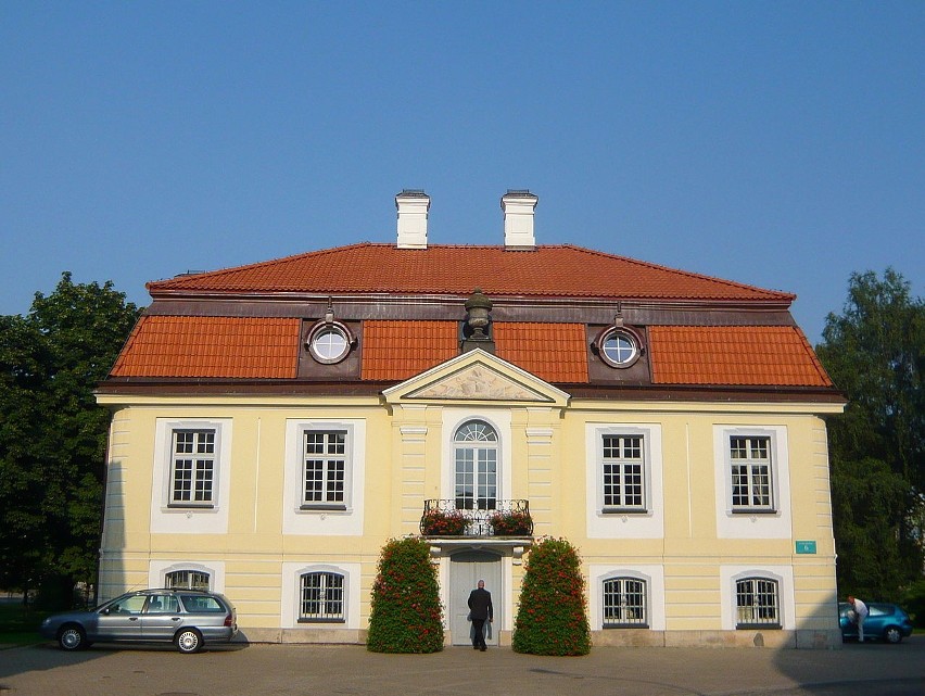 Zbudowany ok. roku 1771 w stylu barokowym.