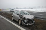 Toyota uderzyła na autostradzie A4 w bariery. W środku była matka z dzieckiem