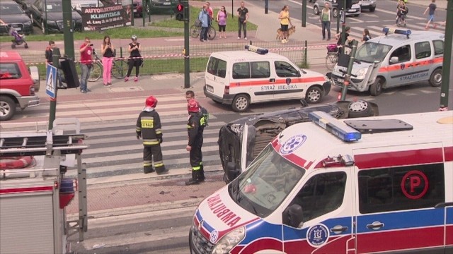 Potężny karambol w Krakowie. Ciężarówka staranowała 19 aut. 15 osób jest rannych