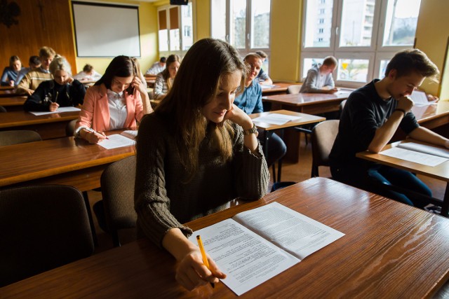 Dzisiaj uczniowie pisali próbną maturę z matematyki