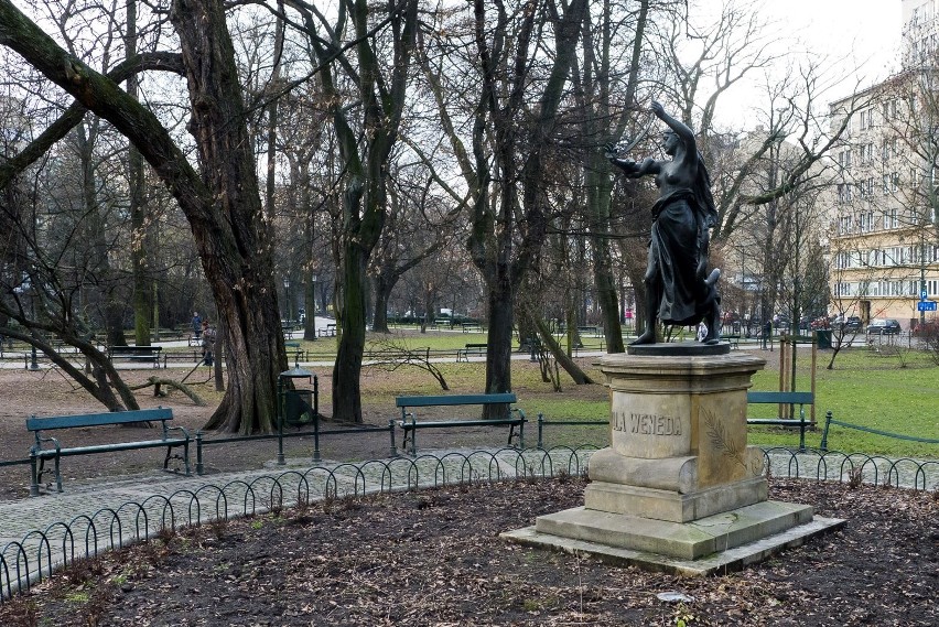Pomnik Lilli Wenedy. Powstał w 1885 roku. Jest dziełem...