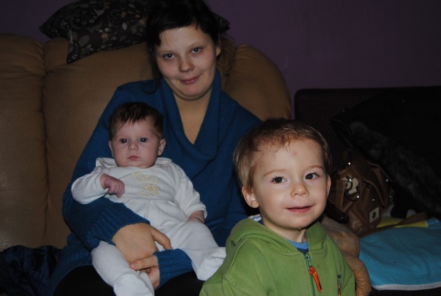 Młoda mama i jej ukochane maluchy: Amelka i Szymuś. Dla tej rodziny każda pomoc będzie na wagę złota.